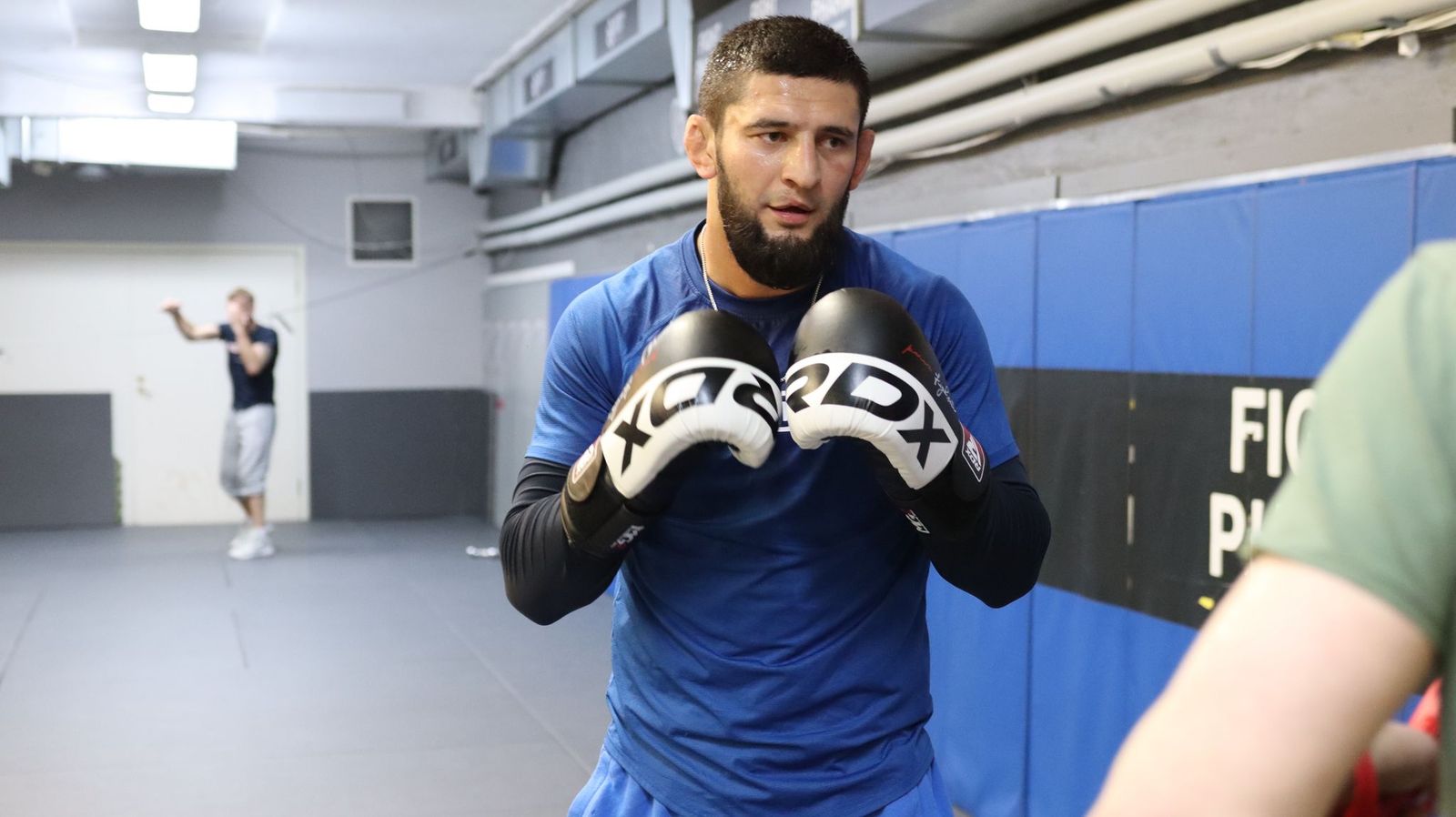 En guide till boxningshandskar – välj rätt för träning och sparring