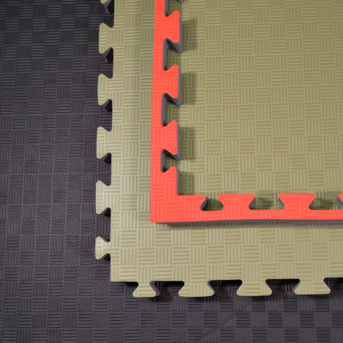 Phoenix: Judomattor - Röd/Grön, rutigt mönster, 100x100x4 cm