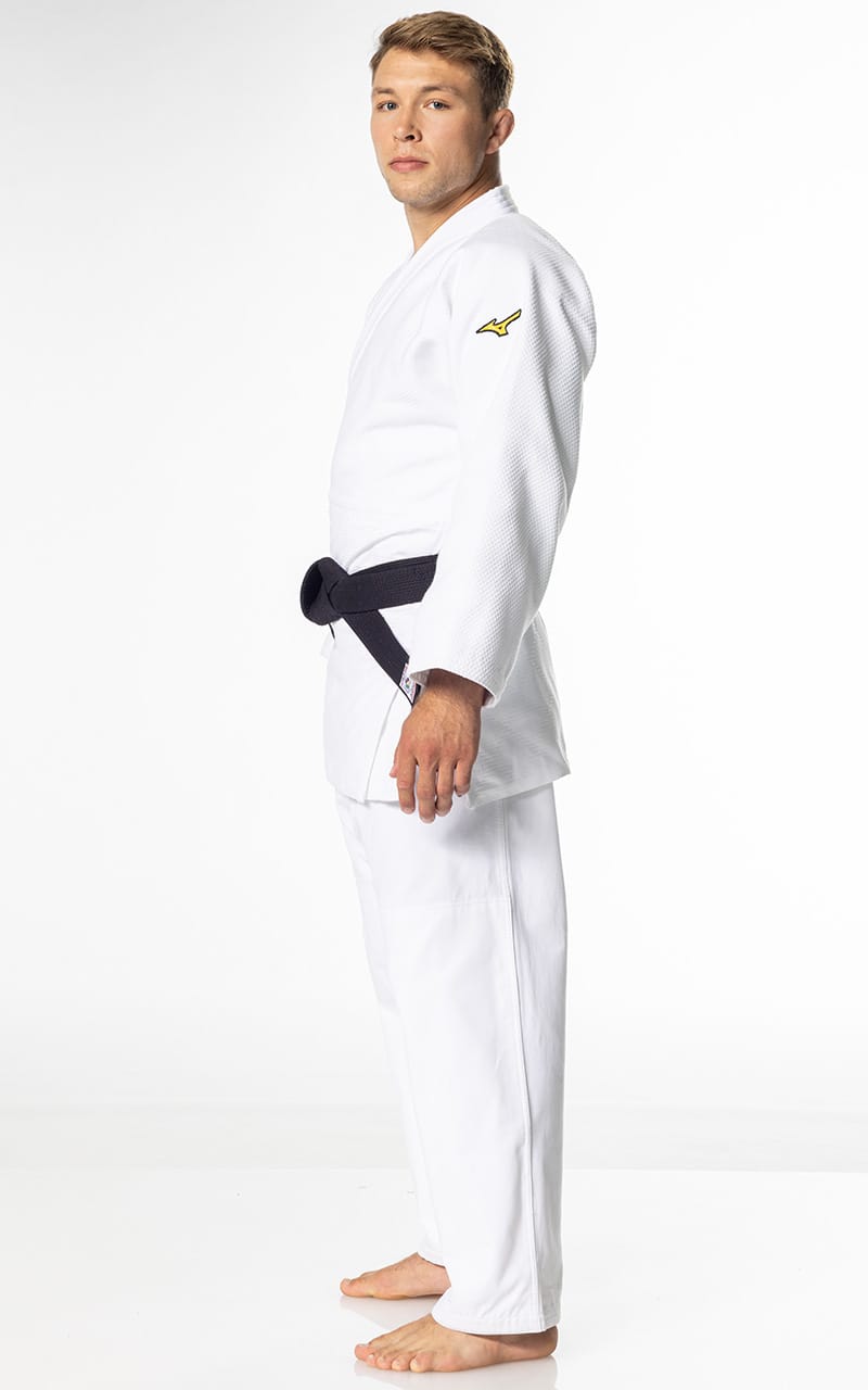 MIZUNO Yusho III Judodräkt – IJF 750 g