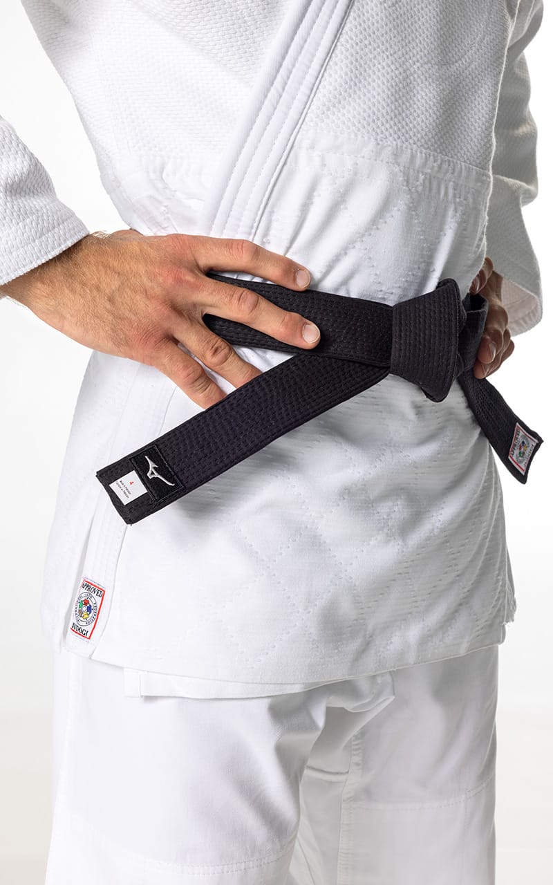 MIZUNO Yusho III Judodräkt – IJF 750 g